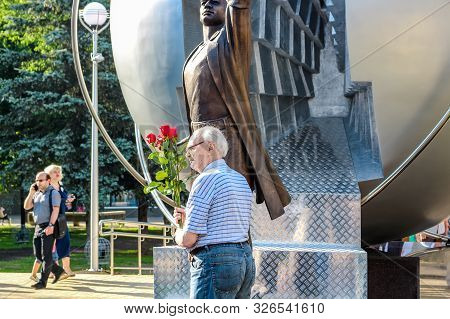 Obninsk, Russia - July 2016: Monument To The Pioneers Of Nuclear Energy. Laying Flowers At The Openi