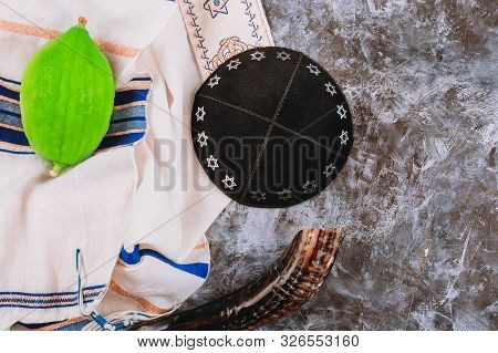 Traditional Symbols Jewish Festival Of Sukkot Etrog, Lulav, Hadas, Arava Praying Book Kippah Tallit 
