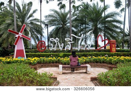 Phichit, Thailand - 1 October 2019 : Tourists Sit On Chairs That Are Arranged To Be Photographed Spo