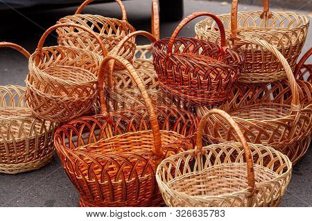 Group Of Empty Wicker Baskets For Sale In A Market Place. Heap Of Wicker Baskets Dark Brown Oval Rou