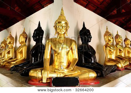 Buda dourado e preto