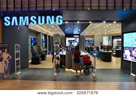 Taipei, Taiwan - December 4, 2018: Samsung Brand Store In Syntrend Creative Park In Taipei, Taiwan. 