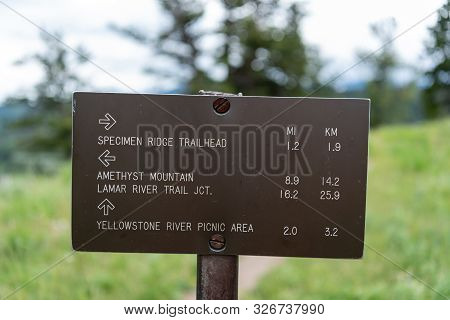 Specimen Ridge Trail Sign At Intersection With Agate Ridge Trail