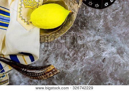 Traditional Symbols Jewish Festival Of Sukkot Etrog, Lulav, Hadas, Arava Praying Book Kippah Tallit 