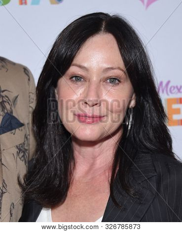 LOS ANGELES - SEP 06:  Shannen Doherty arrives for the Farrah Fawcett Foundation's 