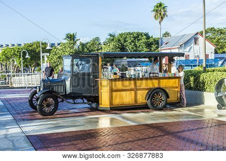 Key West, Usa - Aug 26, 2014: People Enjoy The Sunset Point At Mallory Square With Drinks Mixed In A
