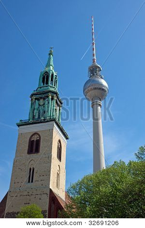 Torre della TV e Chiesa
