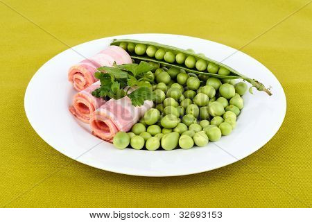 Piselli freschi e prosciutto panini.