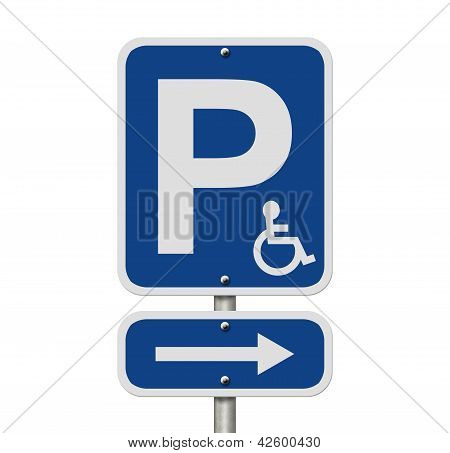 Sinal de direção de estacionamento de handicap