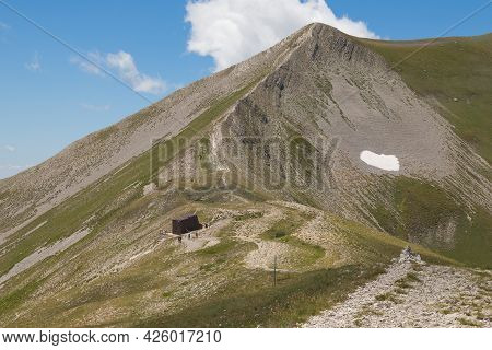 Panoramic View Of Zilioli Refuge On Vettore Mountain, Marche