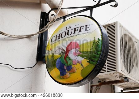 Bordeaux , Aquitaine France  - 07 04 2021 : La Chouffe Logo Brand And Sign Text Of Belgium Blonde Be