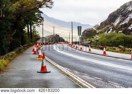 Traffic Cones To Prevent Parking On The A5 At Ogwen Cottage, Snowdonia, North Wales, Uk