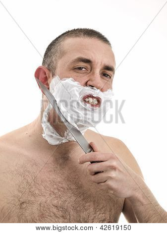 Rasage homme avec un couteau