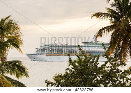Cruise Ship blade St Thomas