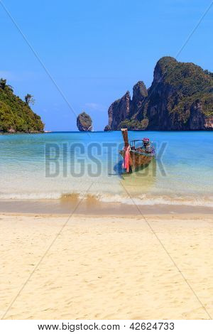 เรือหางยาวยาวหางเรือในประเทศไทยเกาะพีพี