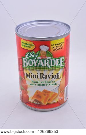 Manila, Ph - July 9 - Chef Boyardee Mini Ravioli In Beef Ravioli Tomato Sauce And Meat Sauce On July