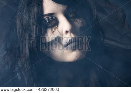 Cadaver Bride, Portrait Of A Supernatural Entity Cadaver Bride, Artistic Makeup, Black Background, L
