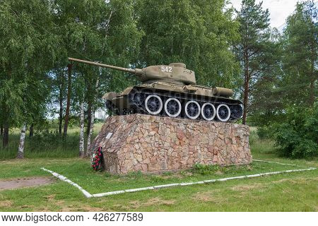 Staraya Russa, Russia - July 04, 2020: Soviet Tank T-34-85 - A Monument In Honor Of The Liberation O