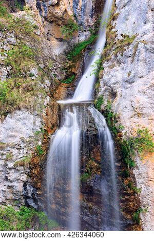 Detailed View Of Dalbina Waterfall, Vanatarile Ponorului