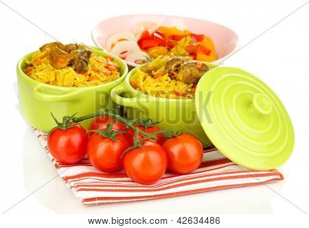 Köstlichen Pilaf mit Gemüse, isolated on white