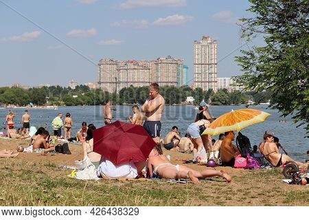 Moscow, Russia - July 2021: Crowd Of People Tanning On A Beach Of Moscow River In Strogino. Hot Weat