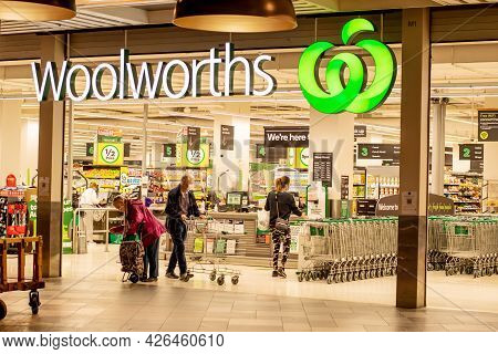 Sydney, Australia 2021-01-07: Exterior View Of Woolworths Miranda Supermarket During The Covid-19 Pa