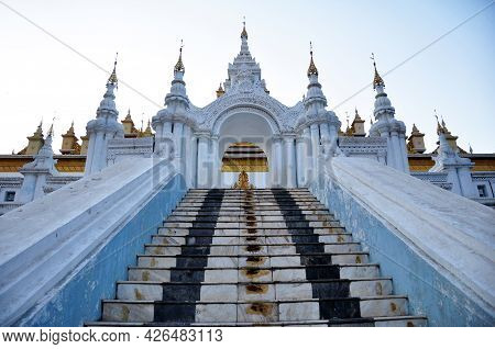 Maha Atulawaiyan Stupa Chedi Of Atumashi Pagoda Paya Temple Or Kyaungdawgyi Inscription Shrine For B