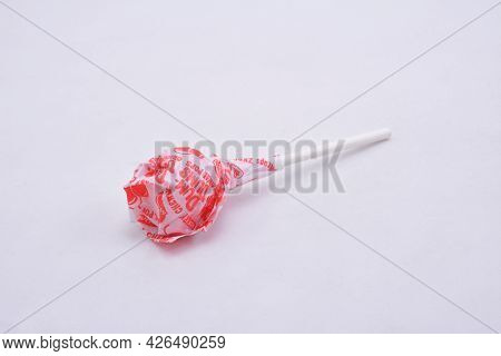 Manila, Ph - July 9 - Dum Dum Lollipop Candy Cherry Flavor On July 9, 2021 In Manila, Philippines.