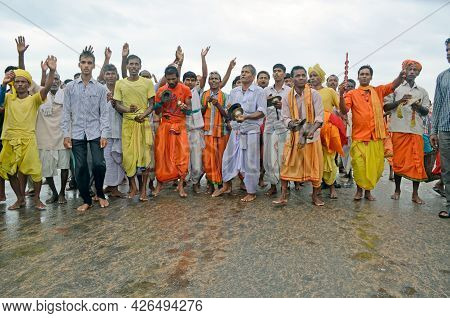 26th July 2015 Puri Odisha India :devotees Around The Chariots Of Lord Jagannath, Balabhadra And Dev