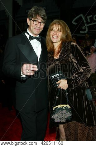 LOS ANGELES - MAR 16: Eric Roberts and Eliza Roberts arrives to ABC's 50th Anniversary Celebration on March 16, 2003 in Hollywood, CA