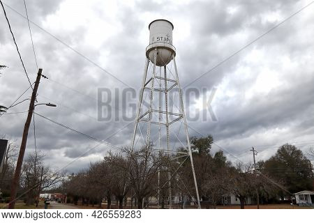 Stapleton, Ga Usa - 01 25 21: A White Old Vintage Retro Water Tower And Cloudy Sky