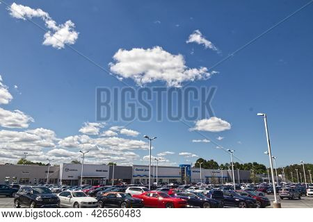 Augusta, Ga Usa - 04 25 21: Honda Car Dealership Used Car Lot - Gerald Jones Washington Road