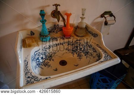 Velke Brezno, Czech Republic, 26 June 2021: Chateau Velke Brezno, Castle Interior, Bathroom With Pai