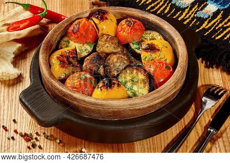 Tandoor Baked Vegetables In Wooden Bowl With Shotis Puri