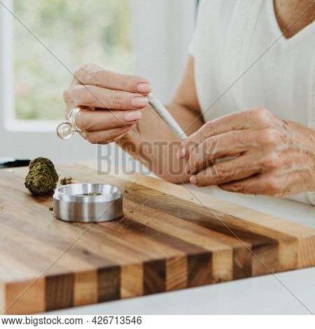 Making a weed joint at home
