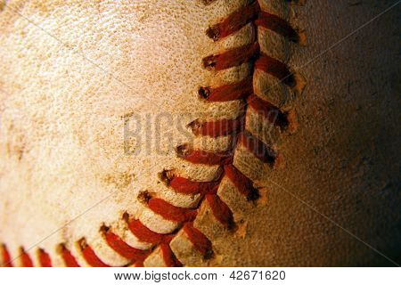Primo piano di un vecchio, Weathered Baseball