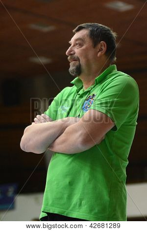 KAPOSVÁR, Unkari - 14 helmikuu: Gyorgy Demeter (Kaposvár valmentaja) Unkarin mestaruuden volle
