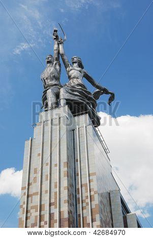 Moskau, Russland Juni 2011: Denkmal-Worker und Kolchose Frau am Juni 2011 in Moskau.