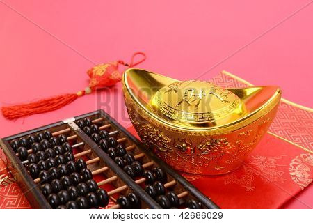 Čínská zlatých ingotů a počítadlo znamenají symboly bohatství a prosperity.