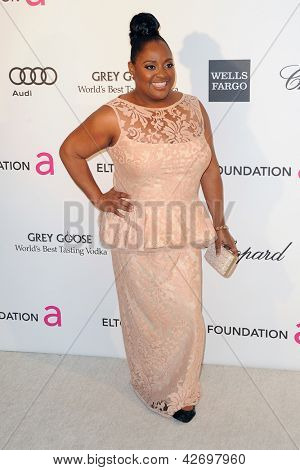 LOS ANGELES - 24 lutego: Sherri Shepherd przybywa Elton John Aids Foundation 21. ceremonia wręczenia Oscarów