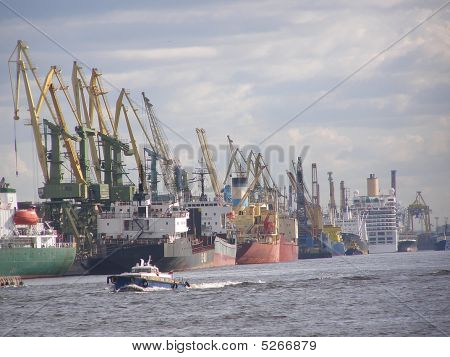 A St. Petersburg hajtása tengerjáró Shipss