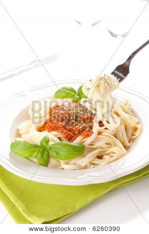 Ev yapımı Bolognese makarna