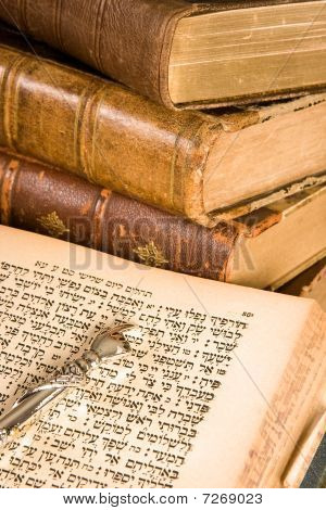 Torah pegepind på pergament