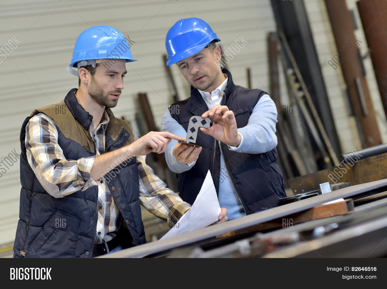 Инженерные профессии. Специалист на заводе. Инженер механик. Подготовка специалистов инженеров. Проектировщик профессия.