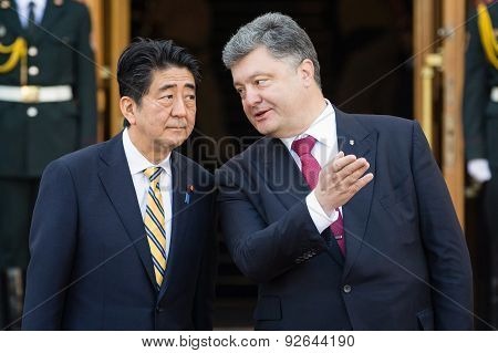 Shinzo Abe And Petro Poroshenko