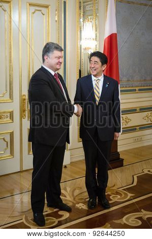 Shinzo Abe And Petro Poroshenko