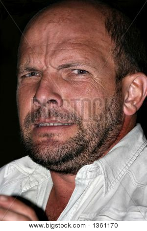  Korkan adam