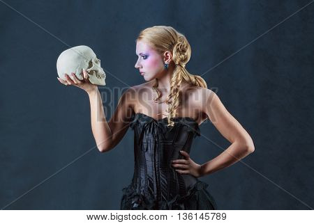 To love or not to love? Beautiful Woman with a skull