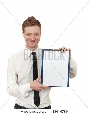 een jonge man houdt een Klembord