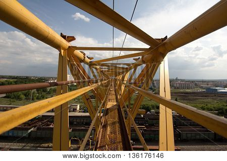 Railway assembly procces with cranes and chains